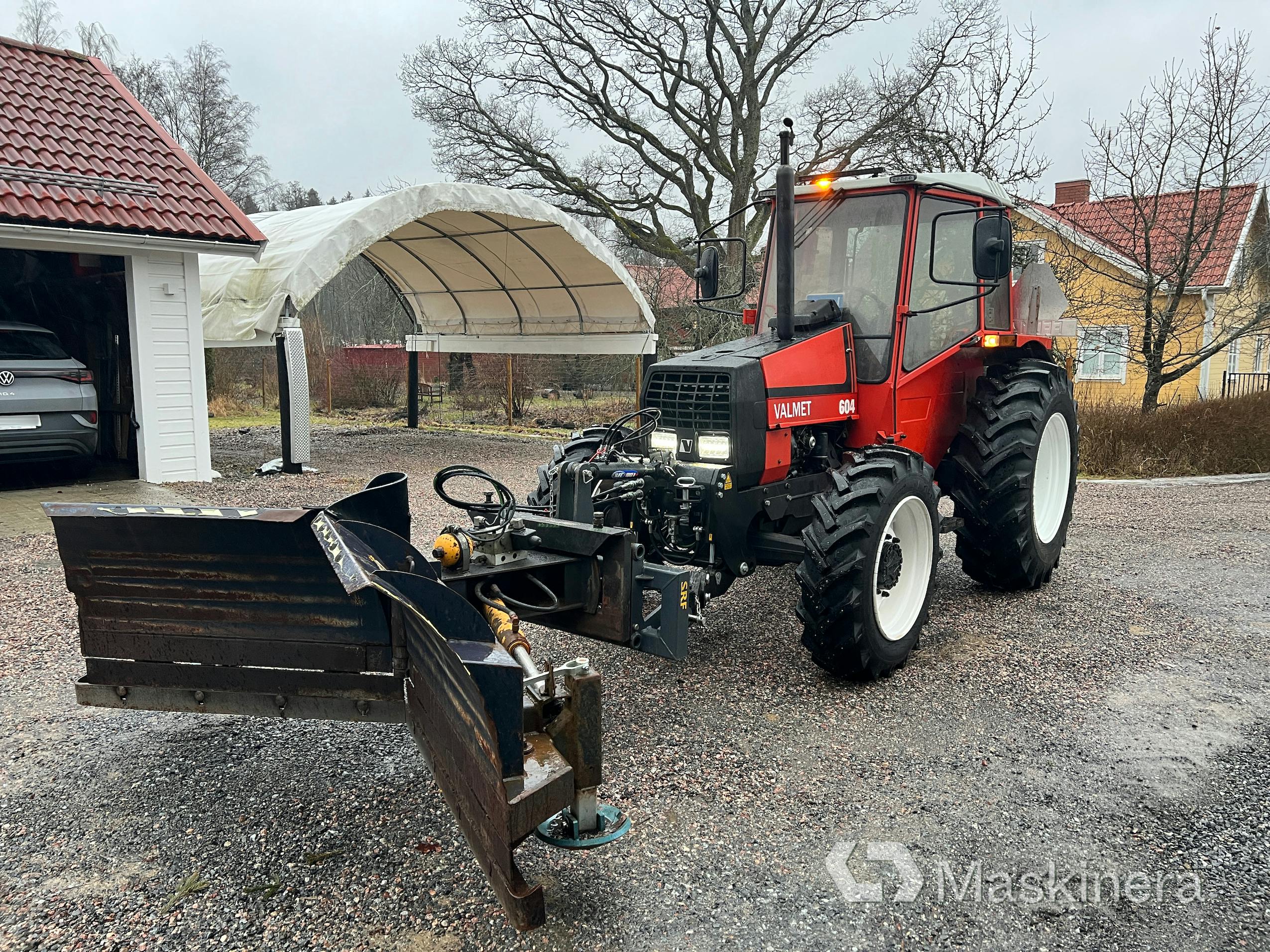 Traktor Valmet 604-4 4wd med vikplog